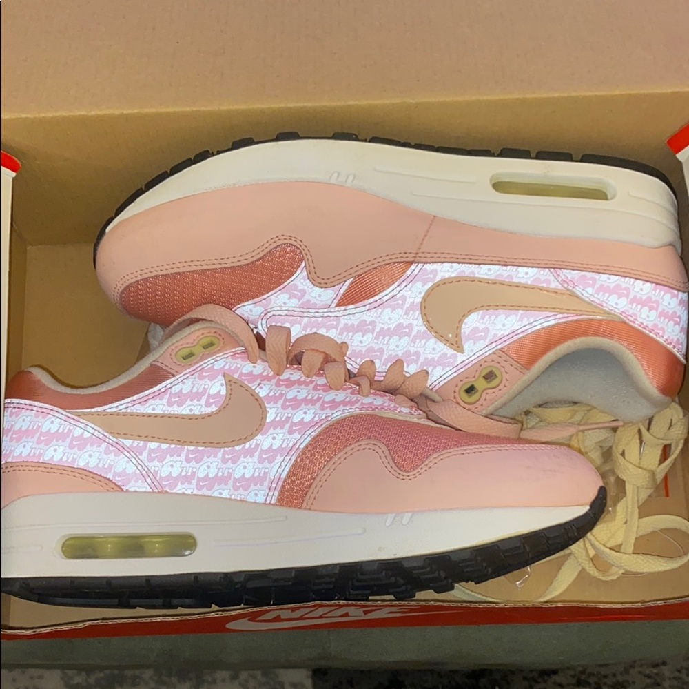 Nike Air Max Sneakers - Pink